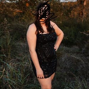 Black sparkle dress, only worn once for pictures.